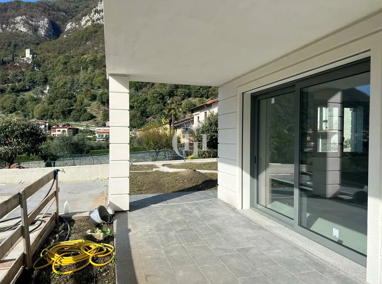 Mieszkanie 5 pokojów 102 m² Tremezzina, Włochy