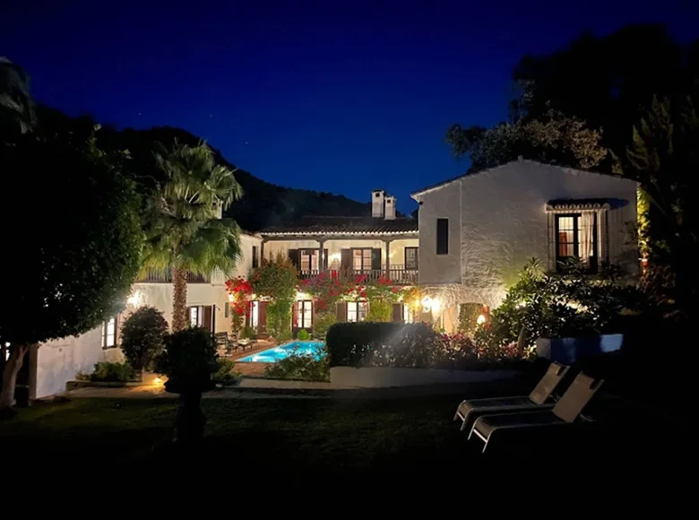 9 bedroom house 800 m² Estepona, Spain
