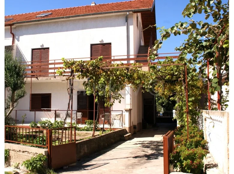 6 room house 195 m² Vodice, Croatia