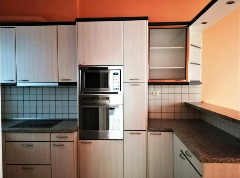 Mieszkanie 2 pokoi 75 m² Ateny, Grecja