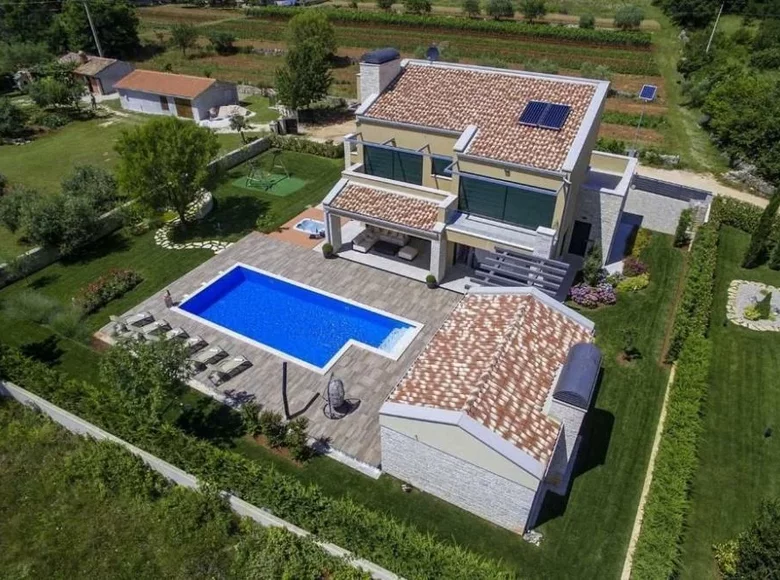 5 bedroom villa 325 m² Porec, Croatia