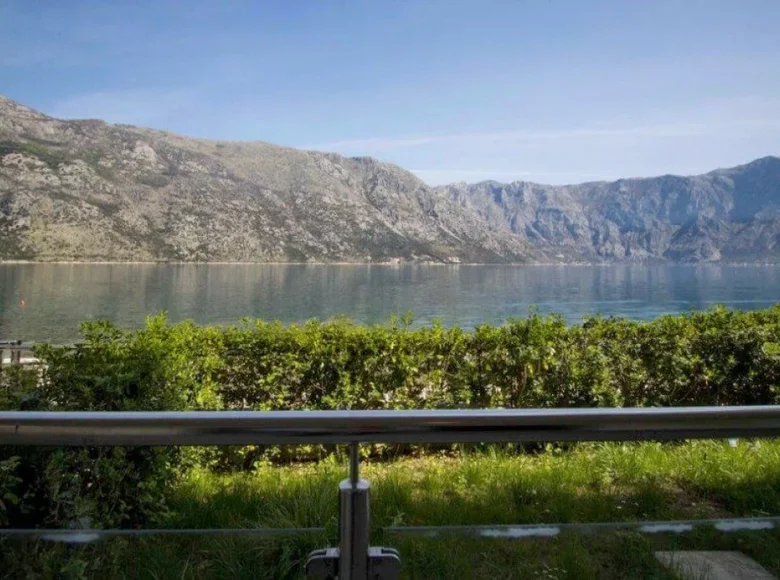 2 bedroom apartment 100 m² Kotor, Montenegro