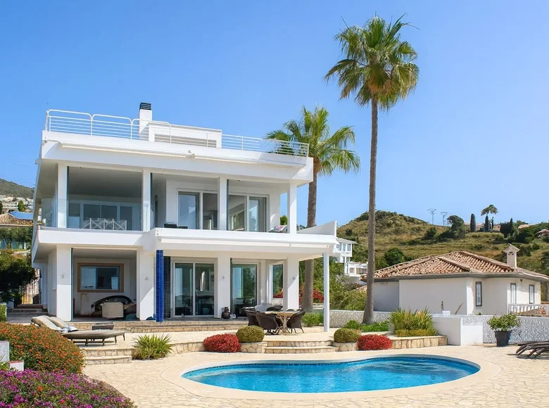 4 bedroom house 450 m² Malaga, Spain