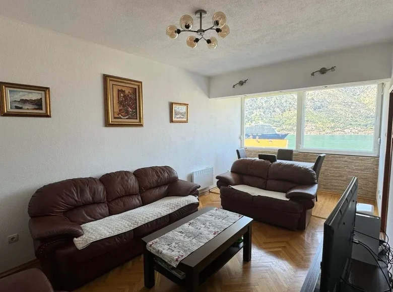 Wohnung 2 Schlafzimmer 60 m² Dobrota, Montenegro