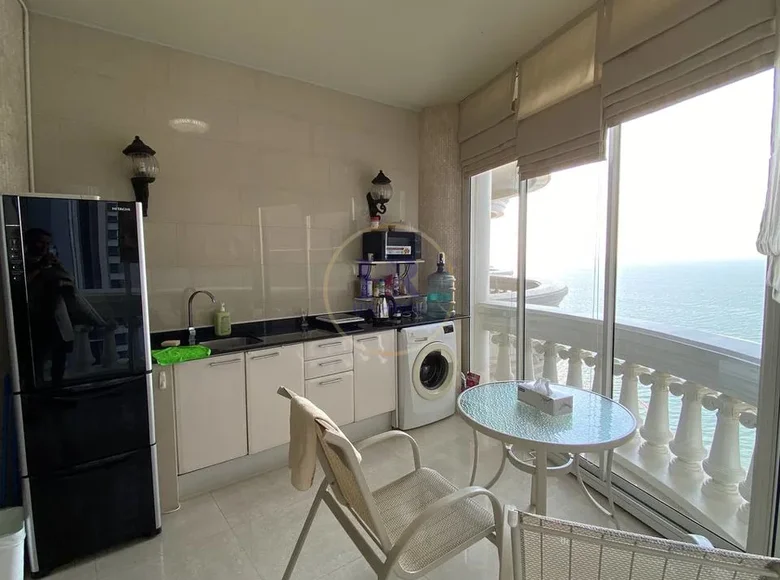 1 bedroom condo 93 m² Na Kluea, Thailand