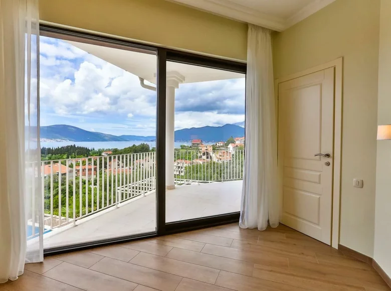 Haus 4 Schlafzimmer 290 m² Tivat, Montenegro