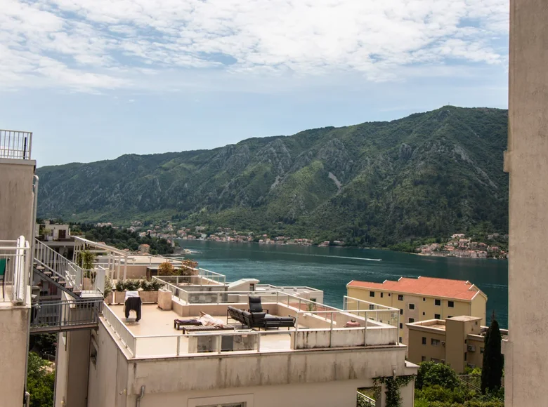 2 bedroom apartment 75 m² Dobrota, Montenegro