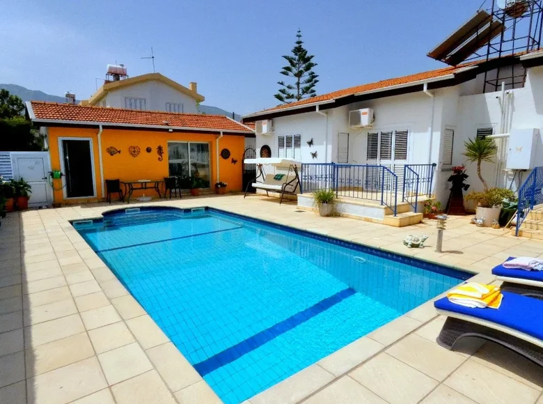 Bungalow 3 chambres  Agios Epiktitos, Chypre du Nord