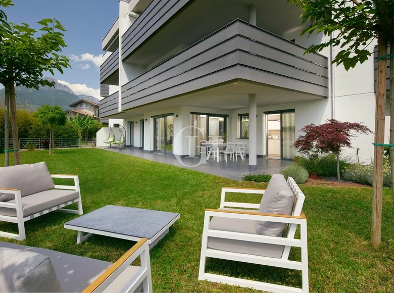 Mieszkanie 3 pokoi 136 m² Riva del Garda, Włochy