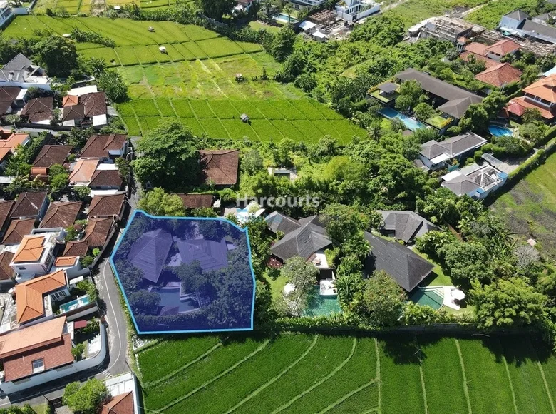 2 bedroom Villa 283 m² Kerobokan Kelod, Indonesia