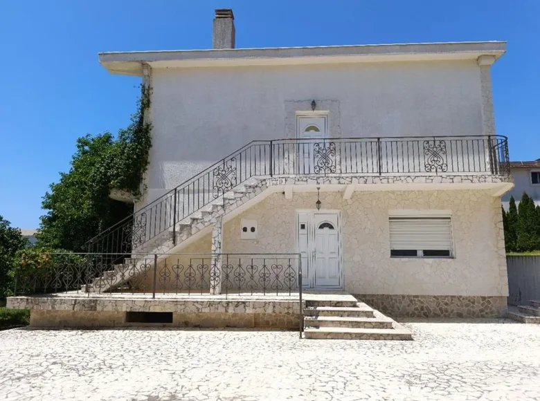 5 bedroom house 350 m² Petrovac, Montenegro
