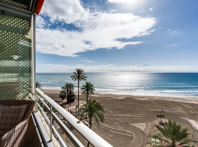 Mieszkanie 2 pokoi 120 m² Marbella, Hiszpania