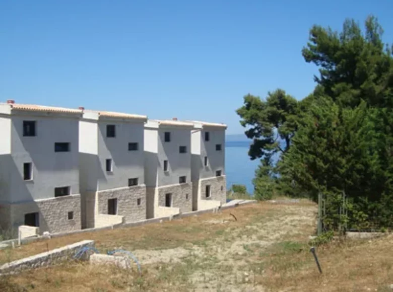 Commercial property 3 000 m² in Kriopigi, Greece