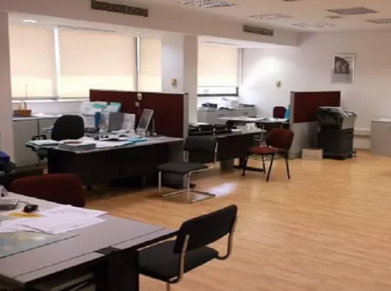 Bureau 2 210 m² à Strovolos, Bases souveraines britanniques