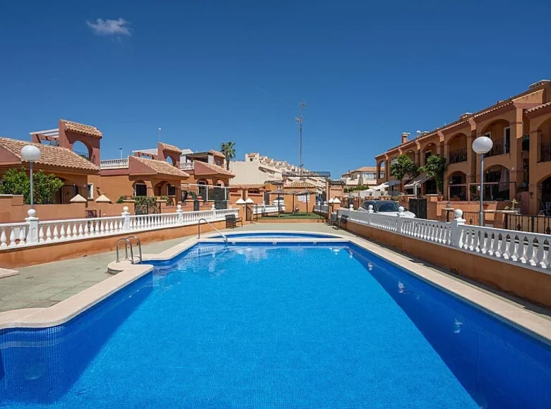 Townhouse 2 bedrooms 62 m² Torrevieja, Spain