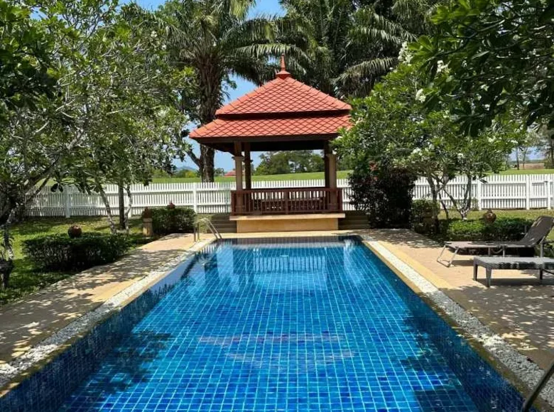 4 bedroom house 950 m² Phuket, Thailand