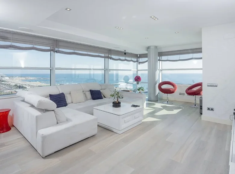 Mieszkanie 3 pokoi 190 m² Barcelona, Hiszpania