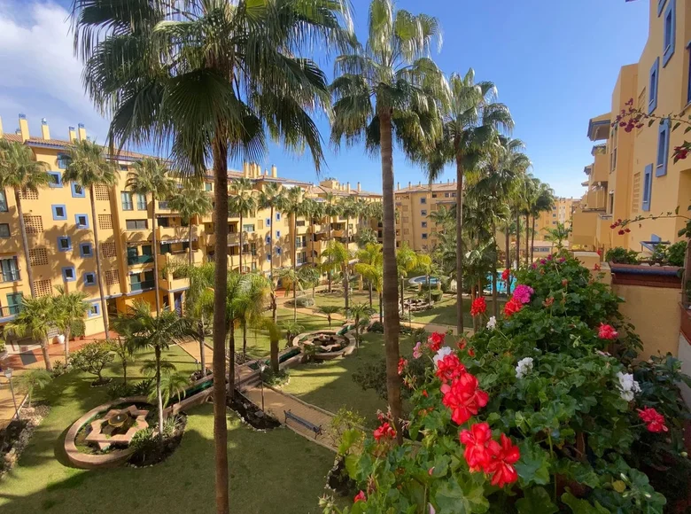 2 bedroom apartment 104 m² San Pedro Alcantara, Spain