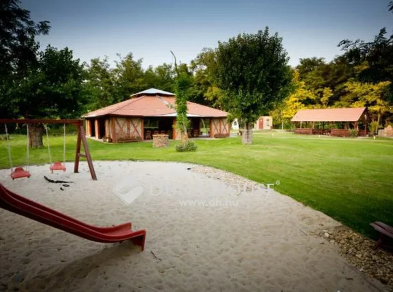 Cottage 100 m² Hetenyegyhaza, Hungary