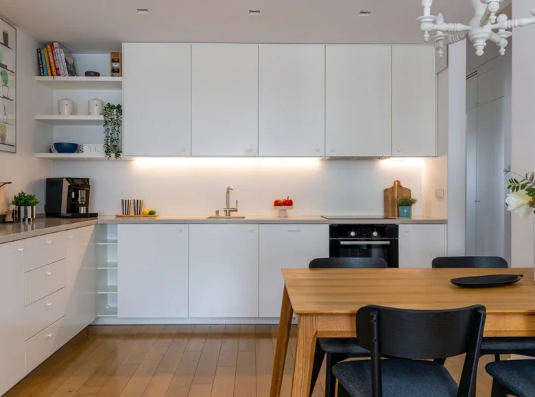 Mieszkanie 4 pokoi 78 m² Warszawa, Polska