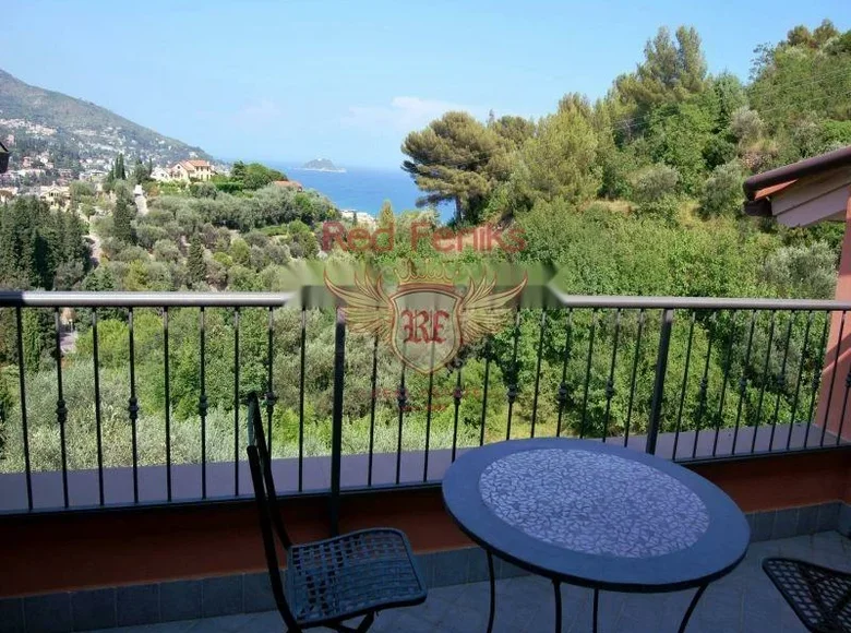 2 bedroom apartment 109 m² Alassio, Italy