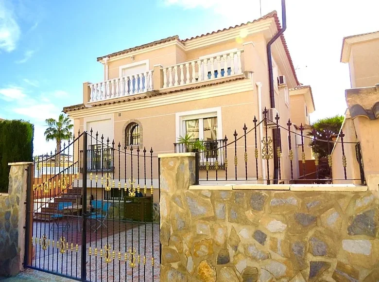 3-Schlafzimmer-Villa 150 m² Torrevieja, Spanien