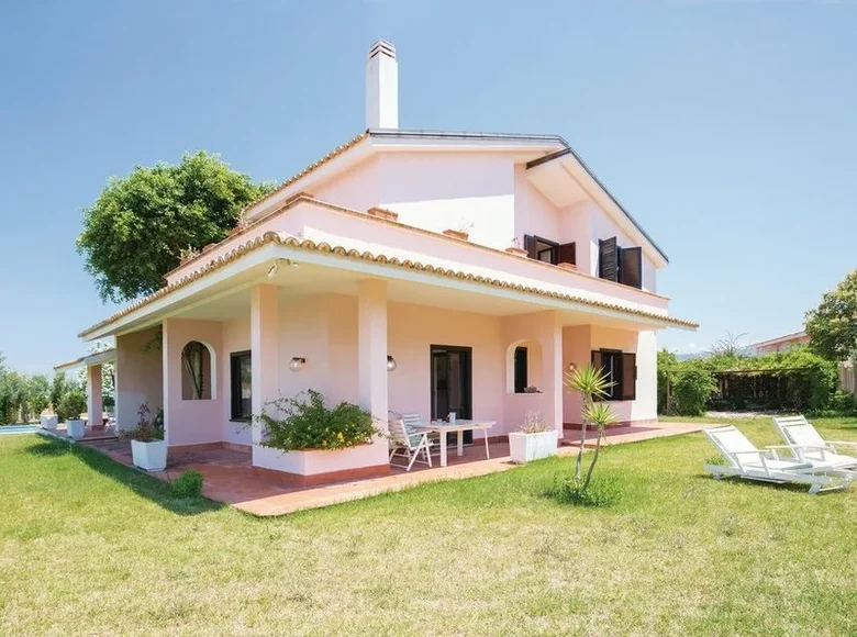 villa de 5 dormitorios 300 m² Vibo Valentia, Italia