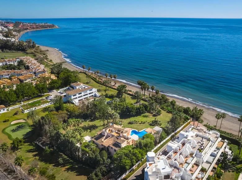 Дом 9 комнат  Estepona, Испания