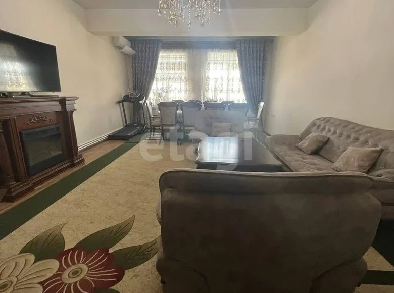 Kvartira 3 xonalar 118 m² Samarqandda