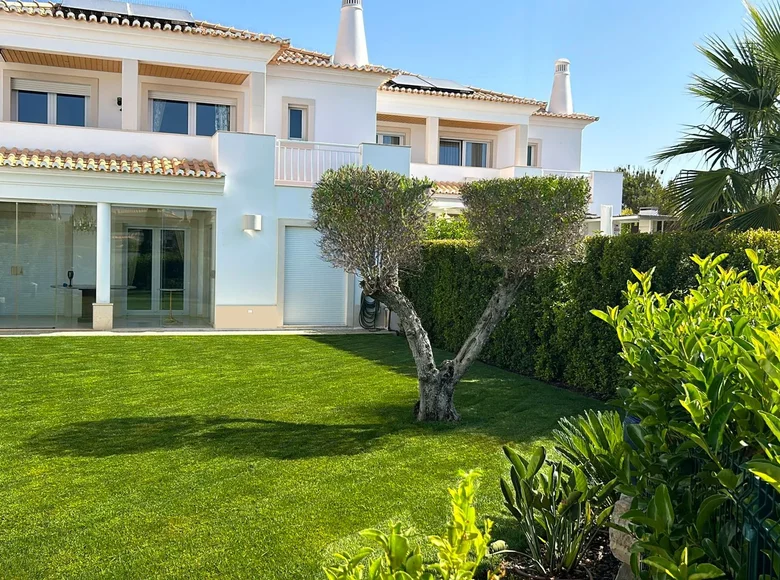 4-Schlafzimmer-Villa 234 m² Quarteira, Portugal