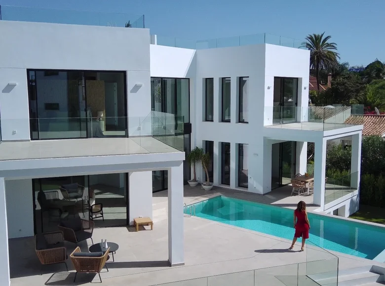 villa de 5 dormitorios 408 m² Marbella, Španjolska