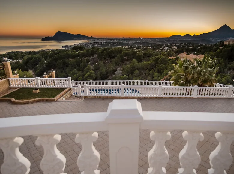 4 bedroom house 1 039 m² Altea, Spain