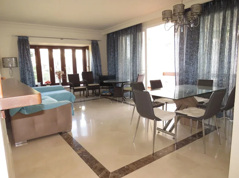3 bedroom apartment  Estepona, Spain