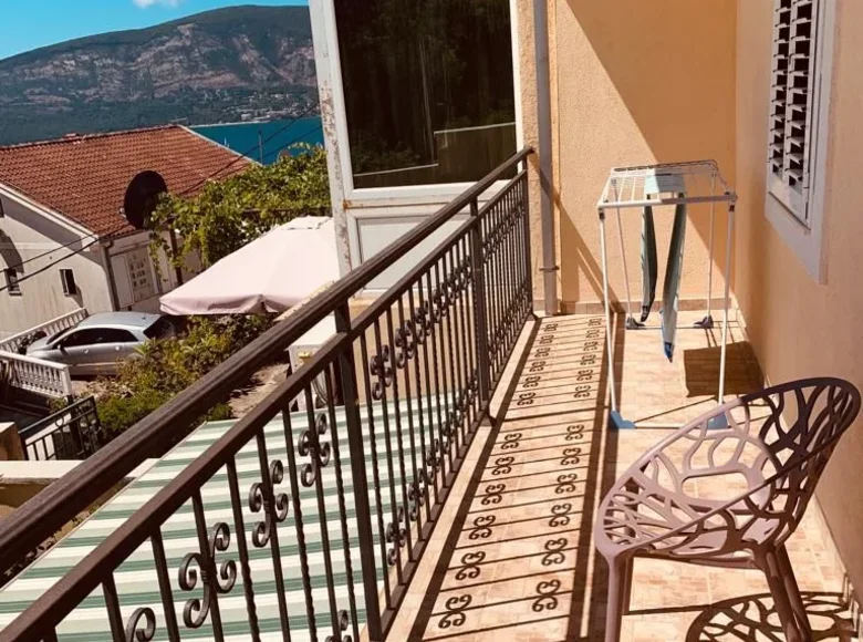 2 bedroom house 75 m² Herceg Novi, Montenegro
