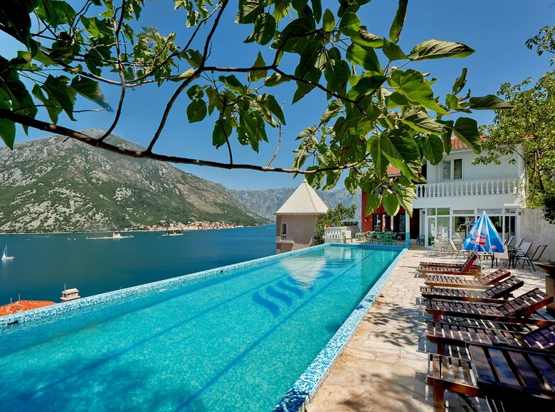 Villa 7 habitaciones 235 m² Kostanjica, Montenegro