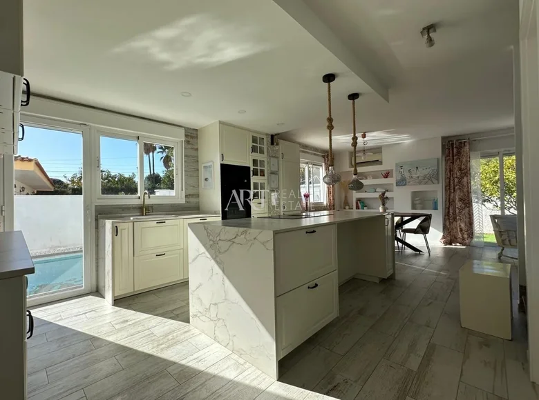 4 bedroom Villa 165 m² la Nucia, Spain