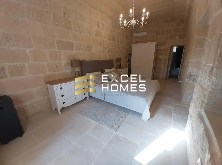 5 bedroom house  Għarb, Malta