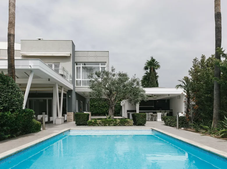 Dom 6 pokojów 697 m² Społeczność St. Tychon, Cyprus