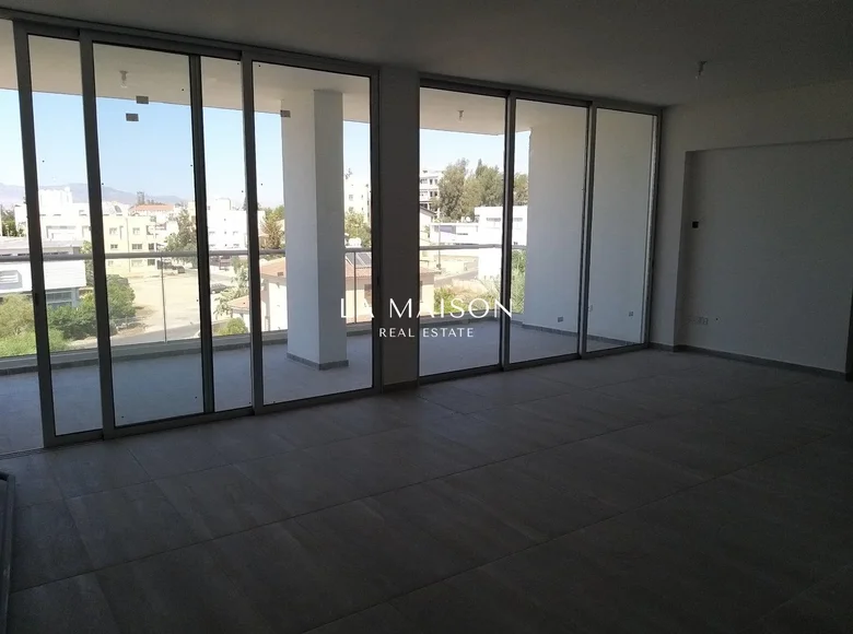 Nieruchomości inwestycyjne 576 m² Strovolos, Cyprus