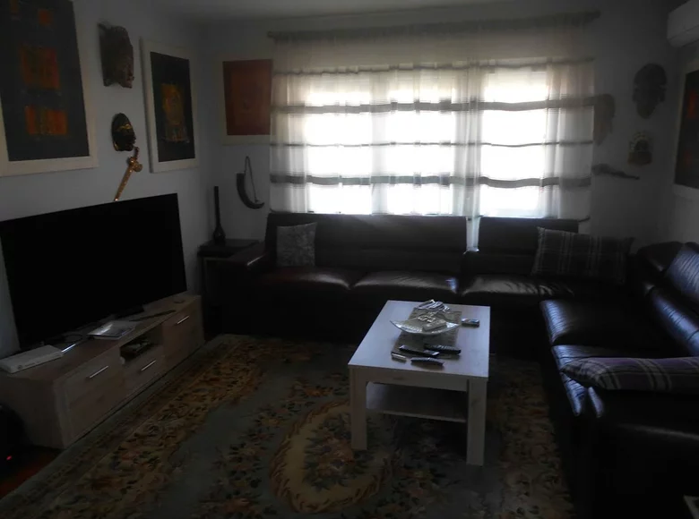 Casa 15 habitaciones 500 m² Podgorica, Montenegro