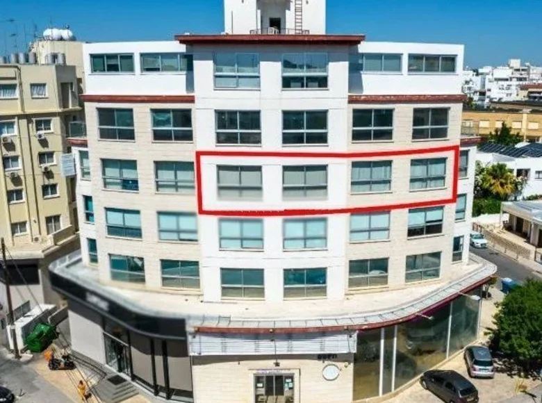 Office 186 m² in Strovolos, Cyprus