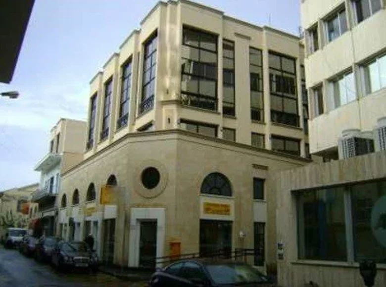 Investissement 1 160 m² à Limassol, Bases souveraines britanniques