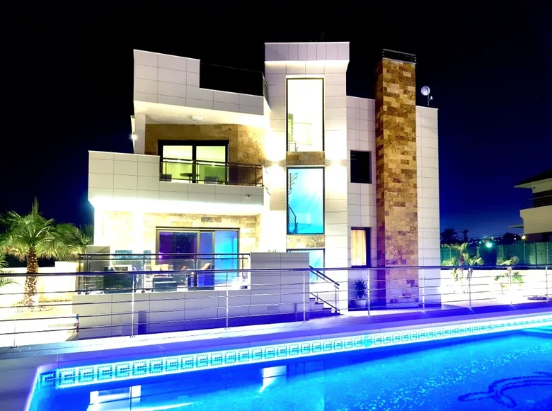 villa de 5 dormitorios 460 m² Italia, Italia