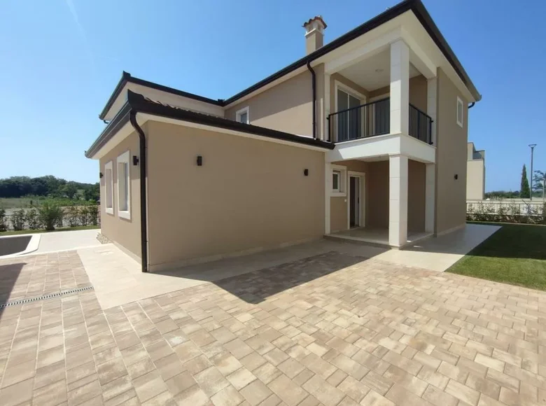 4 bedroom Villa 250 m² Crveni Vrh, Croatia