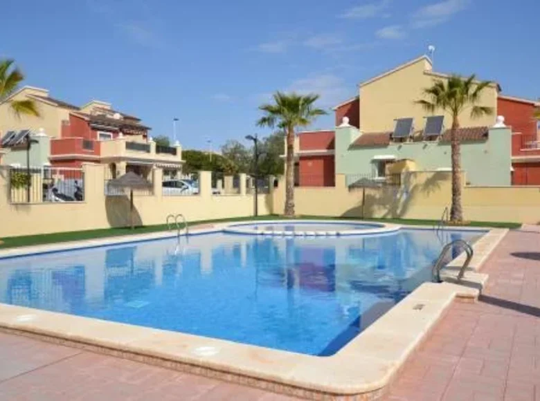 Szeregowiec 4 pokoi 85 m² Torrevieja, Hiszpania