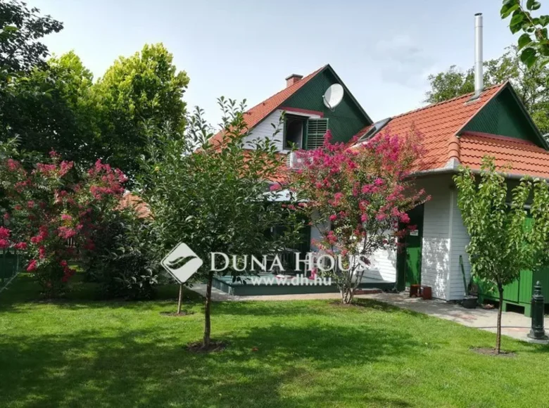 House 110 m² Velence, Hungary
