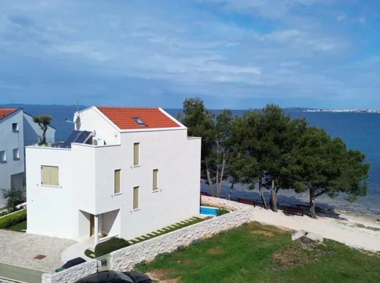 4-Schlafzimmer-Villa 240 m² Grad Zadar, Kroatien