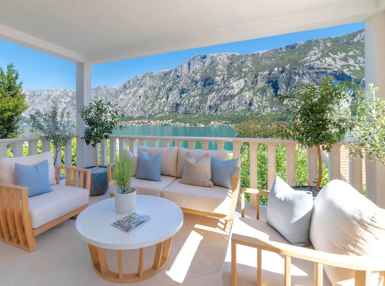 3 bedroom villa 181 m² Prcanj, Montenegro
