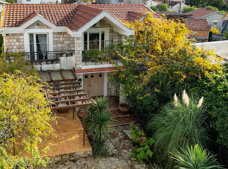 Villa de 4 habitaciones 376 m² Tivat, Montenegro
