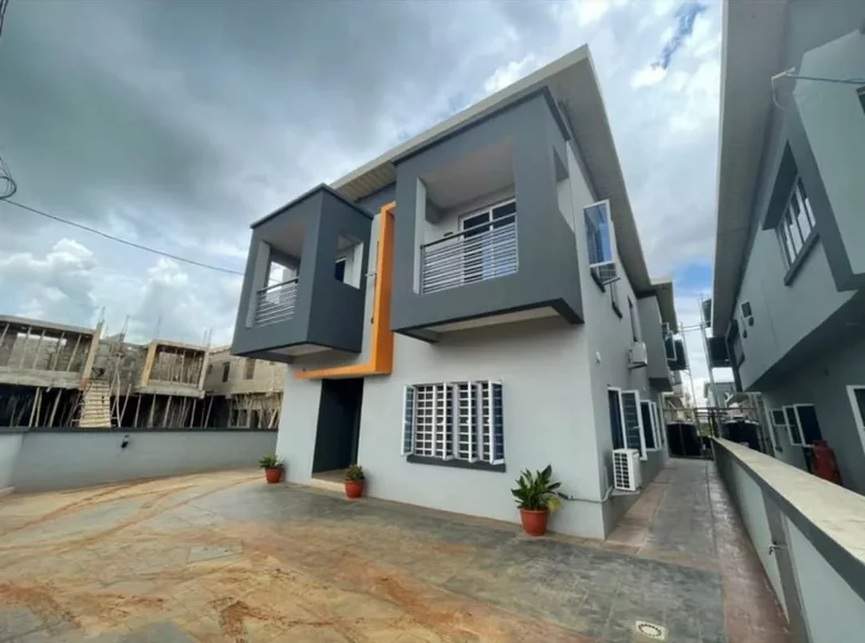 Doppelhaus 4 Schlafzimmer  Lagos State, Nigeria